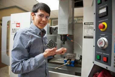 QCC student demonstrates manufacturing technology